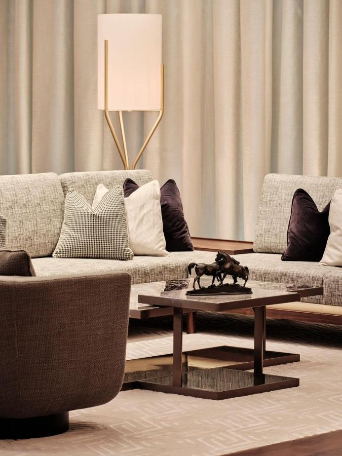 Grand Hyatt Kuwait Hotel Kuvait Kültér fotó A living room with a sofa and a coffee table